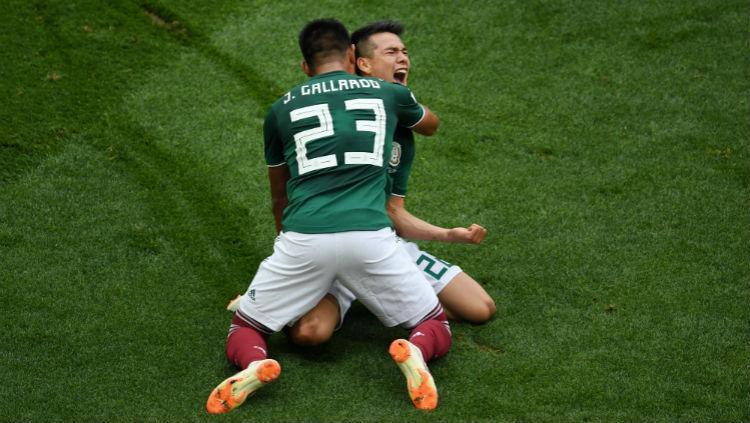 Hirving Lozano melakukan selebrasi usai mencetak gol ke gawang Jerman, Minggu (17/06/18).