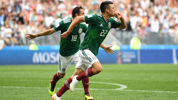 Hirving Lozano melakukan selebrasi usai mencetak gol ke gawang Jerman, Minggu (17/06/18).