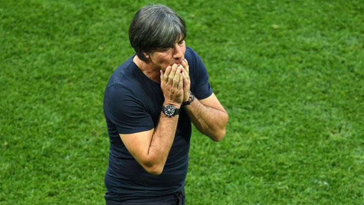 Joachim Low saat laga perdana Grup F Piala Dunia 2018 antara Jerman vs Meksiko, Minggu (17/06/18).