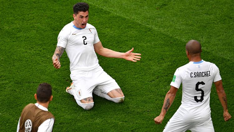 Real Madrid dikabarkan tengah mencoba merusak rencana Manchester United dan Chelsea untuk bek Atletico Madrid.