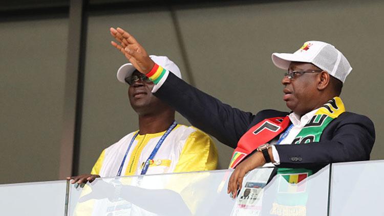 Presiden Senegal, Macky Sall saat menyaksikan pertandingan Senegal vs Polandia di Piala Dunia 2018. - INDOSPORT