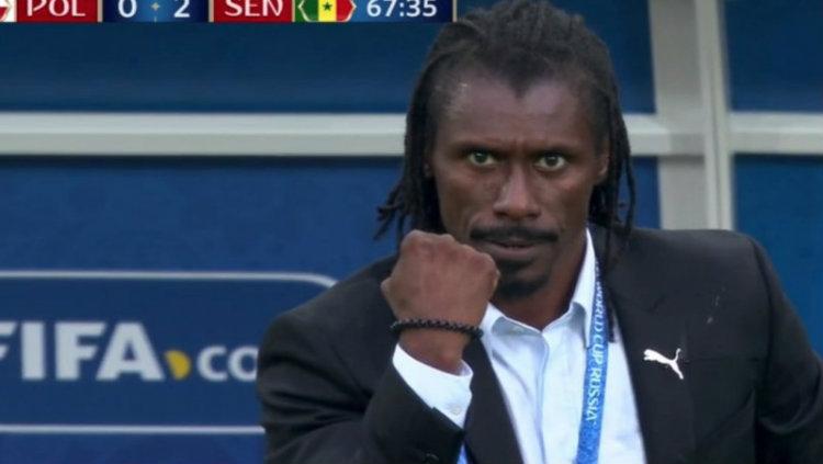 Aliou Cisse mencuri perhatian netizen di berbagai belahan dunia yang menyaksikan Piala Dunia 2018.