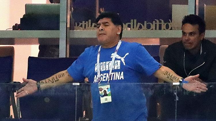 Diego Maradona saat menyaksikan laga Timnas Argentina di Piala Dunia 2018. Copyright: INDOSPORT