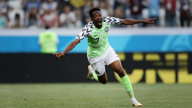 Penyerang Timnas Nigeria, Ahmed Musa saat merayakan golnya ke gawang Islandia. - INDOSPORT