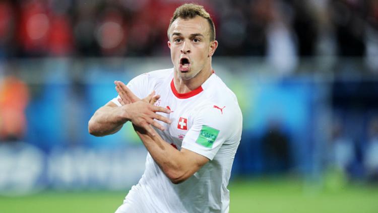 Xherdan Shaqiri selebrasi usai cetak gol di laga Serbia vs Swiss di Piala Dunia 2018. Copyright: INDOSPORT