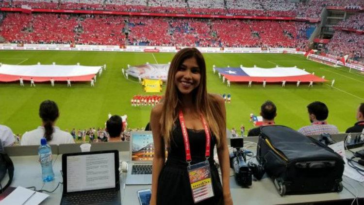 Indosport - Julieth Gonzalez Theran, reporter yang diganggu saat liputan Piala Dunia 2018.