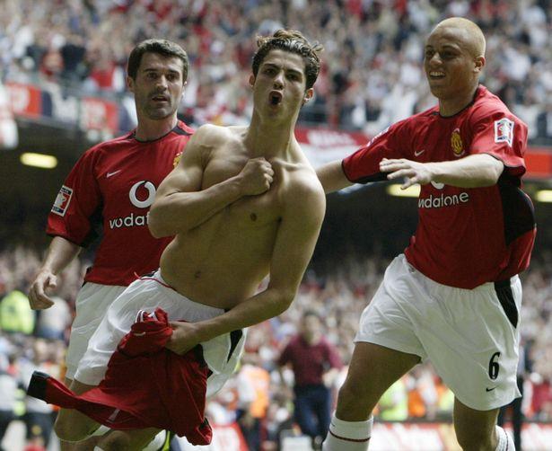 Cristiano Ronaldo dan Roy Keane saat membela Manchester United Copyright: Mirror
