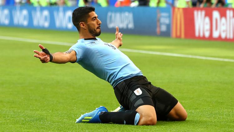 Luis Suarez selebrasi usai membobol gawang Rusia. Copyright: INDOSPORT