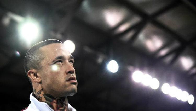 Radja Nainggolan belum akan menyudahi petualangannya di sepakbola usai bakal merumput di kasta kedua Liga Italia bersama SPAL yang dilatih oleh Daniele De Rossi.