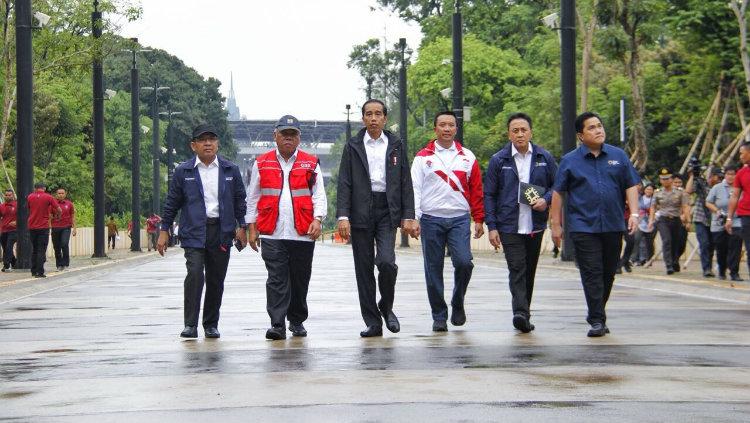 Presiden Jokowi ditemani Menteri PUPR Basuki Hadimuljono, Menpora Imam Nahrawi, hingga Ketua INASGOC Erick Thohir menyambangi GBK jelang Asian Games 2018.