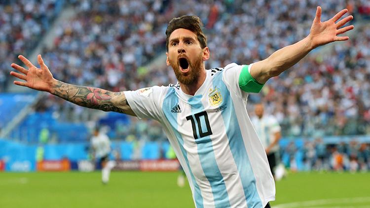 Lionel Messi merayakan gol yang dicetaknya ke gawang Nigeria.