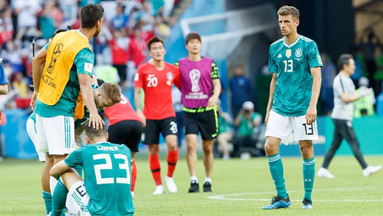 Para pemain Jerman tertunduk lesu usai kalah dari Korea Selatan.