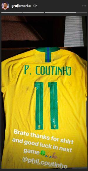Marko Grujic mendapatkan hadiah jersey dari pemain Brasil, Phillipe Coutinho Copyright: InstagramMarko Gurjic
