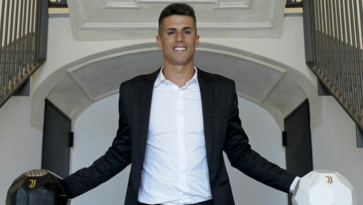 Joao Cancelo resmi gabung Juventus. Copyright: INDOSPORT