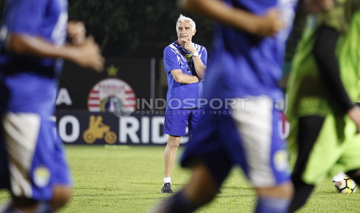 Mantan pelatih Persib Bandung, Mario Gomez masuk dalam kandidat calon pelatih Madura United musim depan.