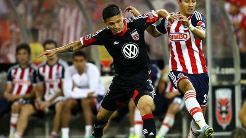 Syamsir Alam (kiri) berpeluang memperkuat ke Borneo FC untuk putaran kedua Shopee Liga 1 2019.