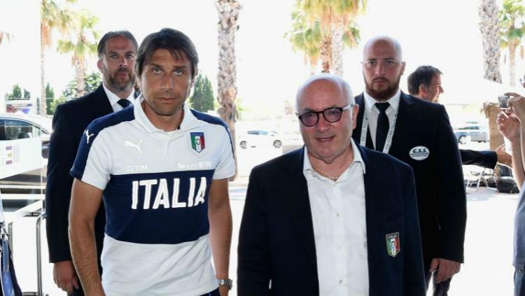 Antonio Conte dan Carlo Tavecchio saat keduanya masih di Timnas Italia. - INDOSPORT