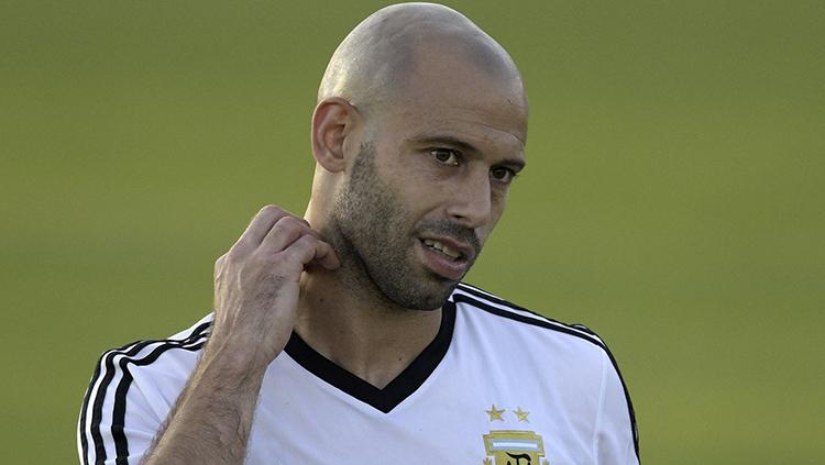 Javier Mascherano saat jalani latihan.