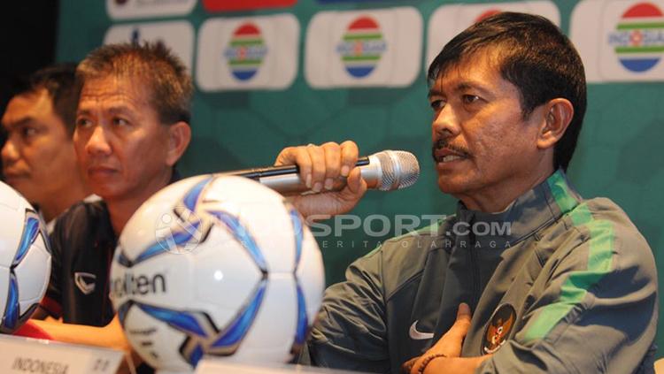Pelatih timnas U-19 Indra Sjafri dalam jumpa pers jelang menghadapi tim Laos. - INDOSPORT