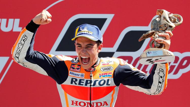 Marc Marquez berhasil meraih gelar juara di MotoGP Belanda 2018. Copyright: Twitter @vozdeportes