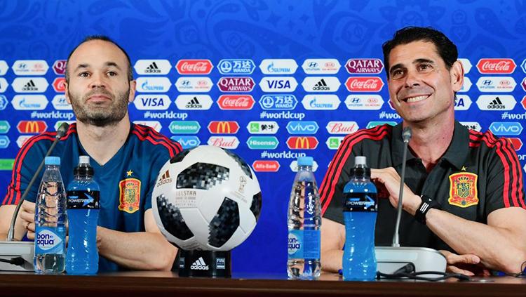 Andres Iniesta dan Fernando Hierro - INDOSPORT