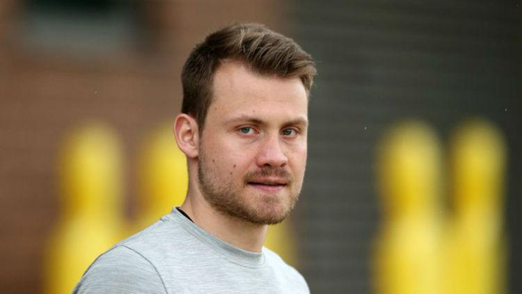 Eks kiper Liverpool yang kini membela Club Brugge, Simon Mignolet, optimistis bisa mengalahkan Manchester United di Liga Europa.