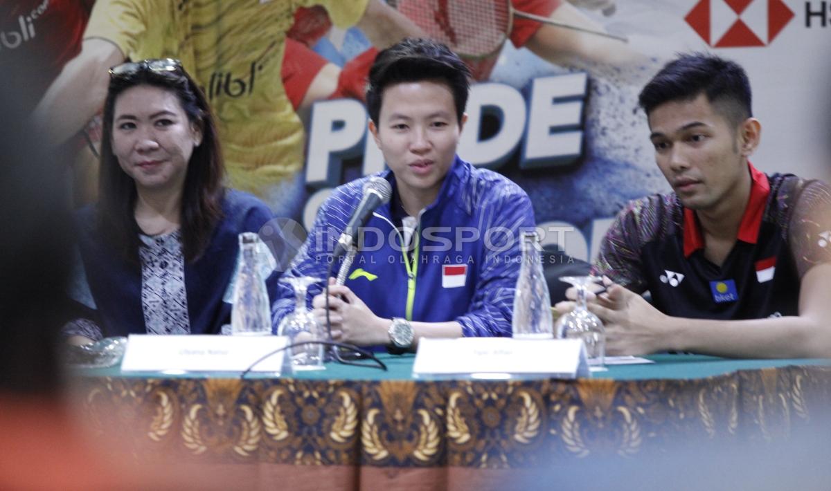 Kiri-kanan: Susy Susanti, Liliyana Natsir, dan ganda putra Fajar Alfian.