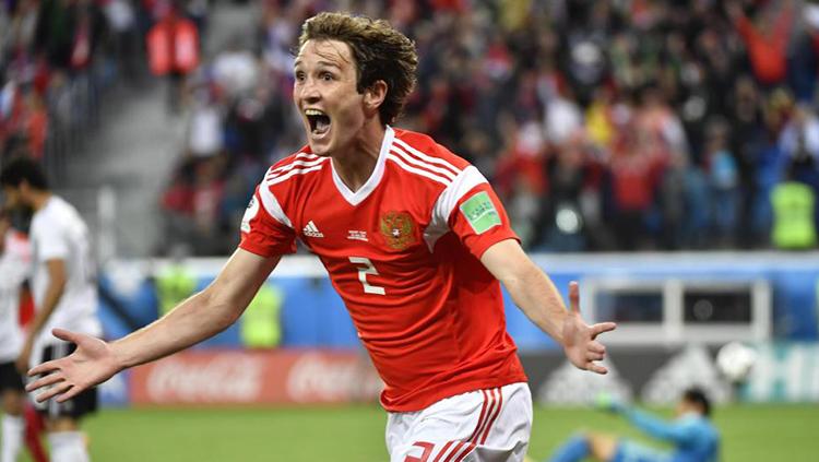 Mario Fernandes memiliki peran penting di sisi kanan pertahanan Rusia.