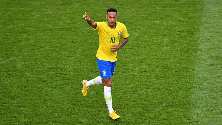 Neymar merayakan gol pembuka yang dicetaknya ke gawang Meksiko. Copyright: INDOSPORT