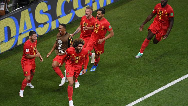 Marouane Fellaini berselebrasi usai membuat Belgia mengejar ketertinggalan dari Belgia. Copyright: INDOSPORT