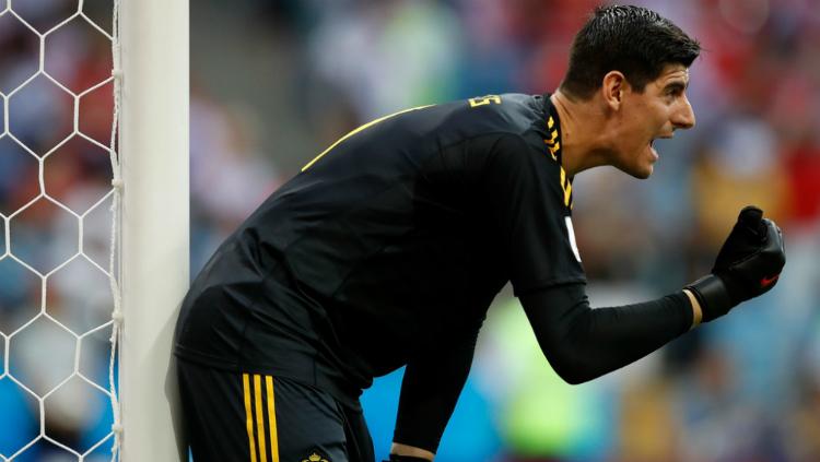 Thibaut Courtois saat memberikan arahan untuk para pemain Belgia. Copyright: Getty Images