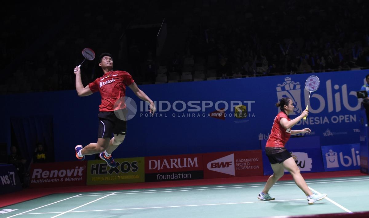 Ganda Campuran Indonesia, Praven/Oktavianti saat melawan pasangan Hongkong, Lee/Chou pada babak pertama Indonesia Open 2018 di Istora Senayan, Jakarta. Copyright: Herry Ibrahim/INDOSPORT