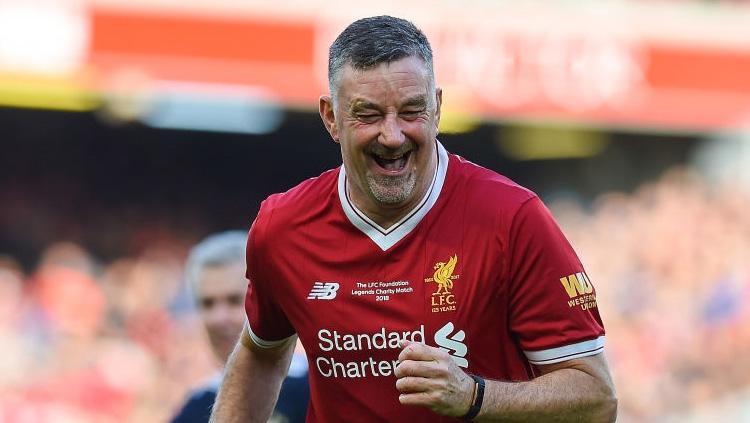 John Aldridge tertawa selama pertandingan amal LFC Foundation antara Liverpool FC Legends dan FC Bayern Legends di Anfield. Copyright: Getty Images