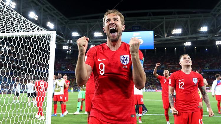 Harry Kane sukses mencetak gol lewat titik putih di Piala Dunia saat Kolombia vs Inggris. Copyright: INDOSPORT.com