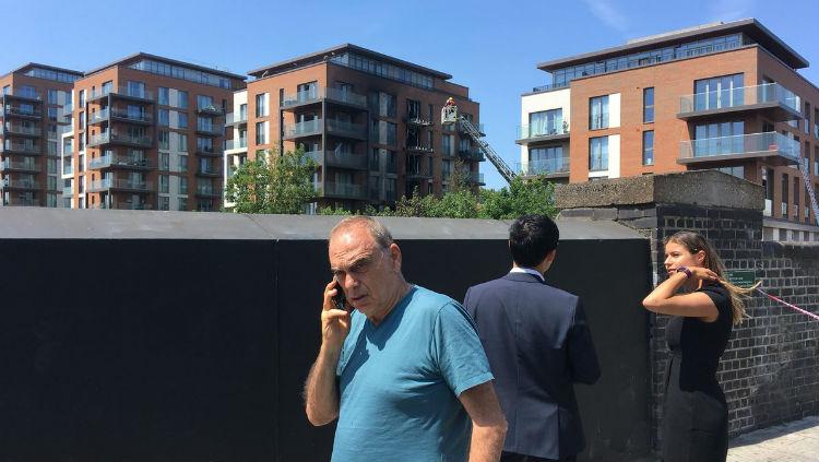 Rumah eks pelatih Chelsea, Avram Grant, mengalami kebakaran.