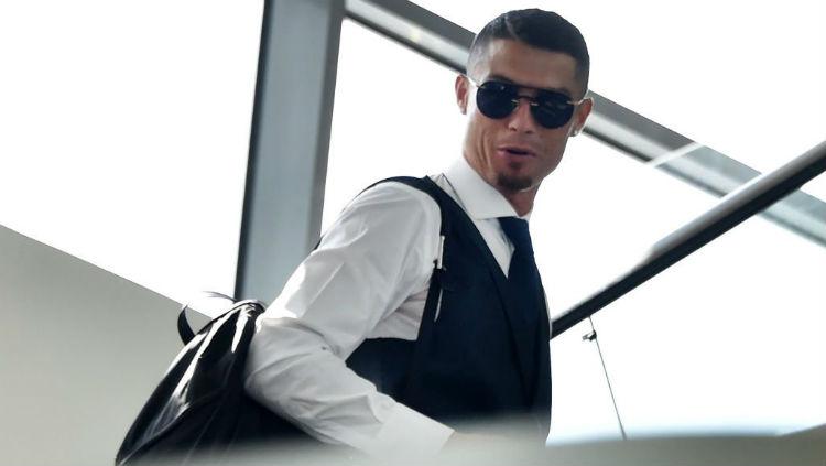 Pemain Portugal, Cristiano Ronaldo, dikabarkan telah menjalani tes medis bersama Juventus. - INDOSPORT
