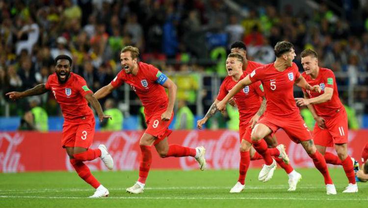 Para pemain Inggris gembira menang penalti lawan Kolombia. Copyright: INDOSPORT