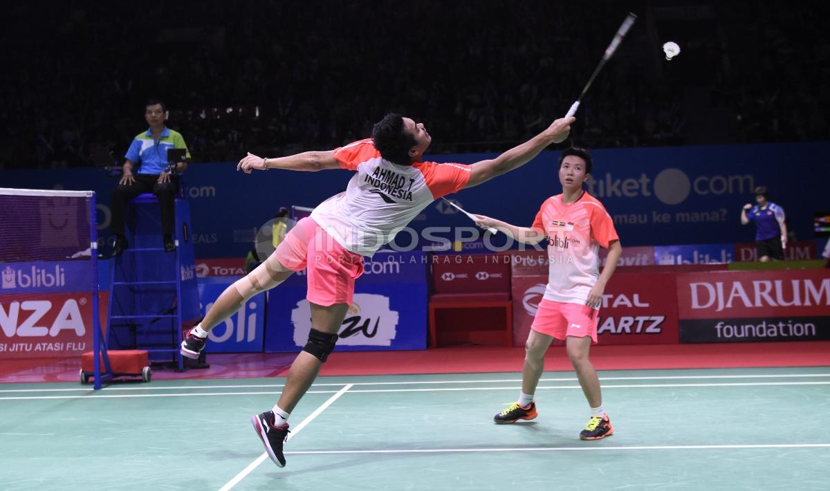 Tontowi Ahmad/Liliyana Natsir ketika bertanding melawan ganda campuran asal Jepang, Yugo Kobayashi/Misaki Matsutomo, di Indonesia Open 2018, Kamis (05/07/18). Herry Ibrahim/INDOSPORT