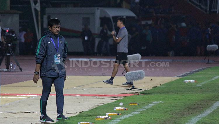 Pelatih Timnas Indonesia U19, Indra Sjafri, di technical area.