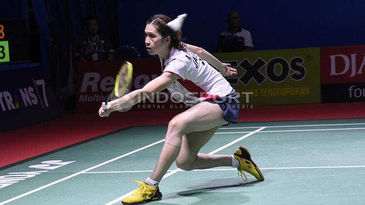Tunggal putri Jepang, Aya Ohori mengembalikan kok ke arah lawannya tunggal putri India, P. V Sindhu pada babak 16 besar Blibli Indonesia Open 2018 di Istora Senayan, Kamis (05/07/18).