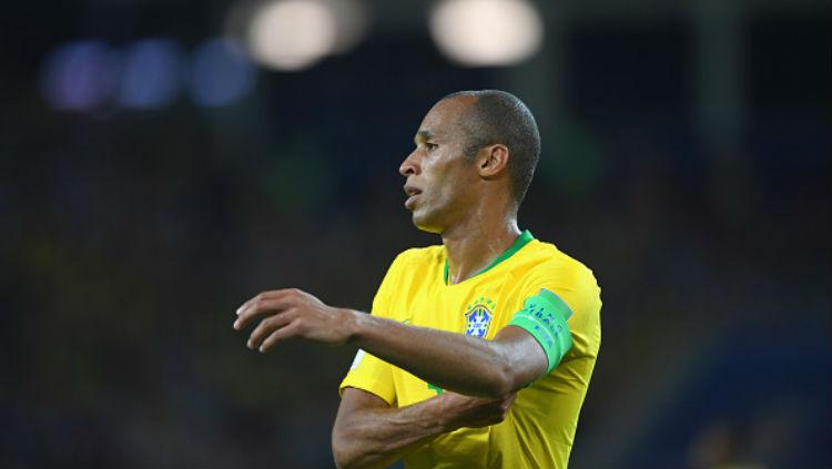 Joao Miranda bakal ditawarkan ke Inter Milan sebagai upaya negosiasi Edin Dzeko.