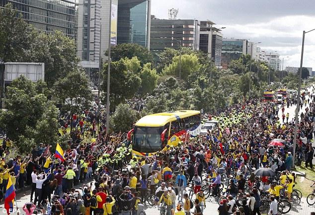 Fans Menyambut Kepulangan Timnas Kolombia dari Piala Dunia 2018 Copyright: SportNet
