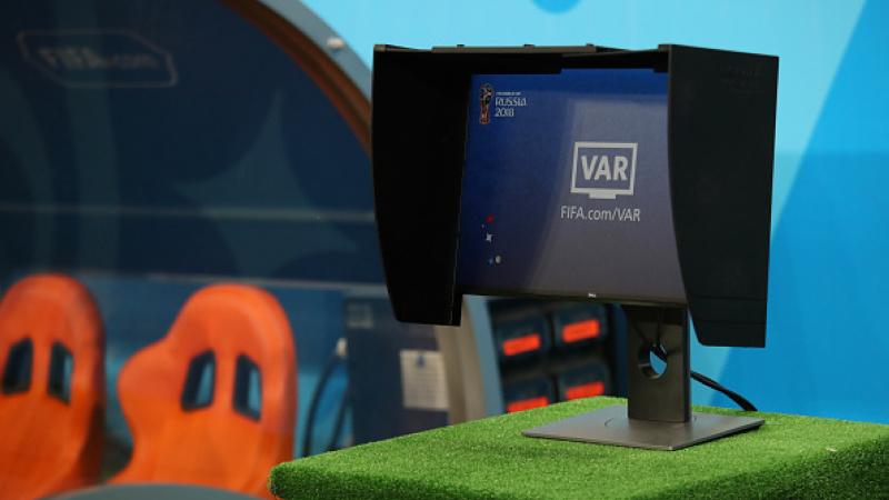 Mantan pemain Manchester United, Giuseppe Rossi, meminta penggunaan VAR dihentikan setelah beberapa kali menimbulkan polemik.