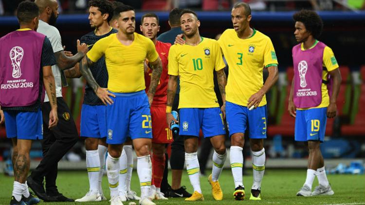 Skuat Brasil bersedih lantaran takluk dari Belgia di 8 besar Piala Dunia 2018. Copyright: INDOSPORT