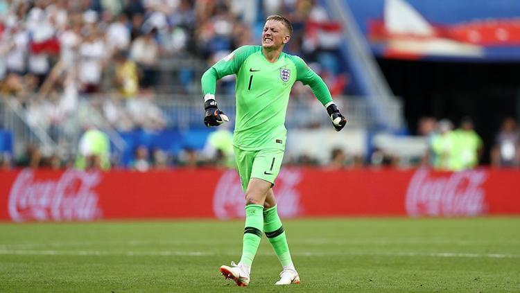 Jordan Pickford turut merayakan gol yang dicetak oleh Harry Maguire.