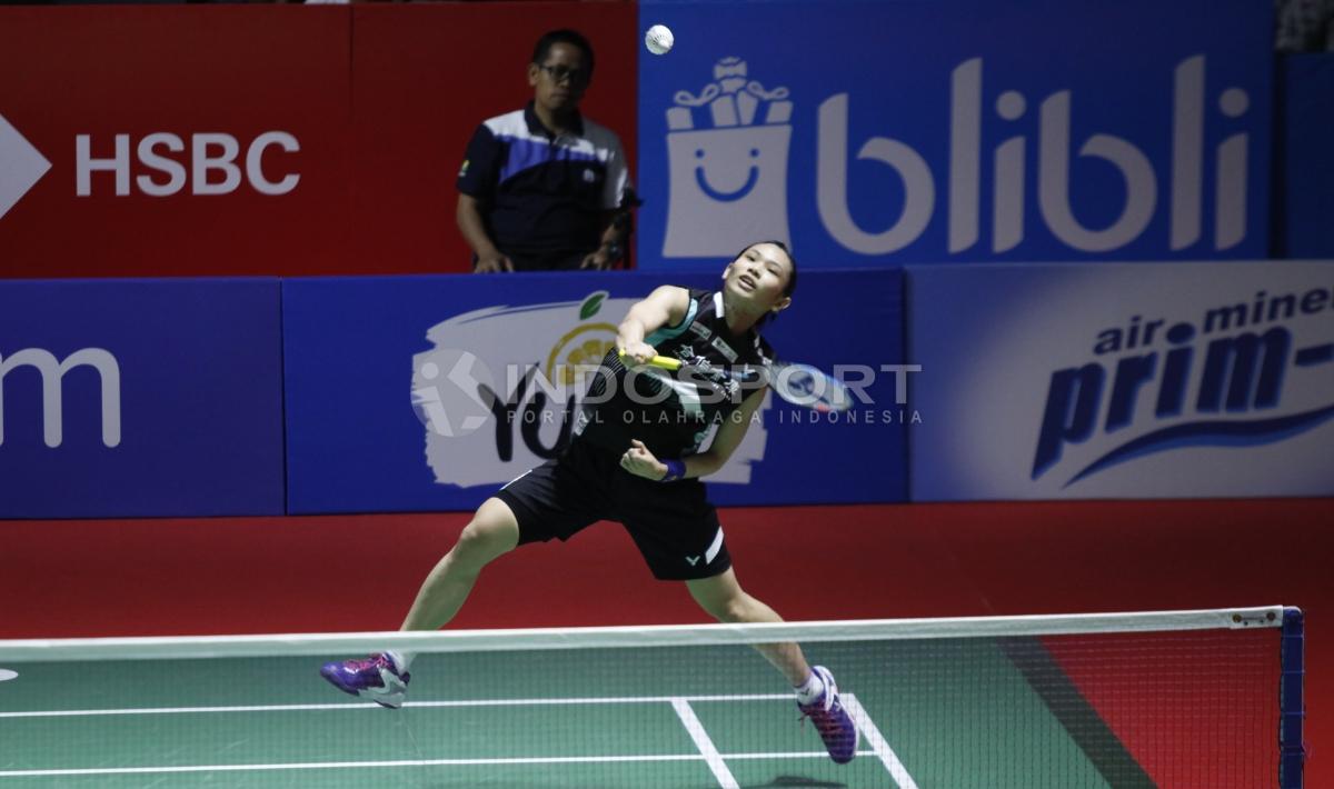 Kocak, begini ekspresi kaget dari ratu bulutangkis dunia, Tai Tzu Ying saat tahu ternyata pukulan yang dilakukannya tidak mengenai bola.