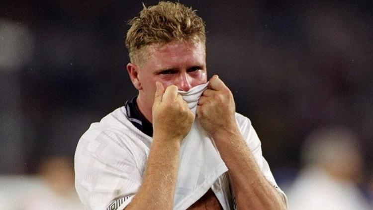 Legenda Inggris, Paul Gascoigne menangisnya saat diberi kartu kuning di semfinal Piala Dunia 1990 melawan Jerman.