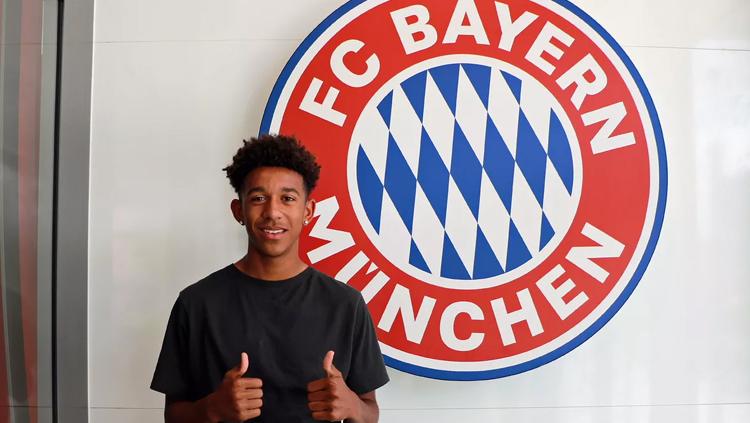 Bek anyar Bayern Munchen, Chris Richards.