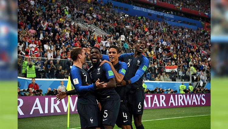 Selebrasi para pemain Prancis usai Umtiti mencetak gol ke gawang Belgia. Copyright: INDOSPORT
