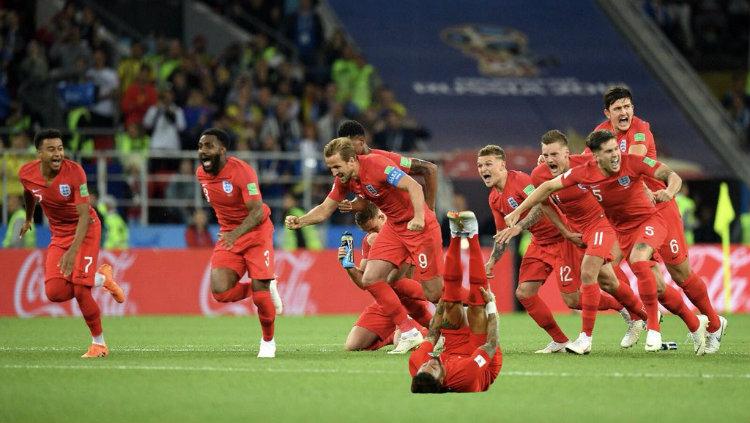Kyle Walker berguling di lapangan karena kram - INDOSPORT